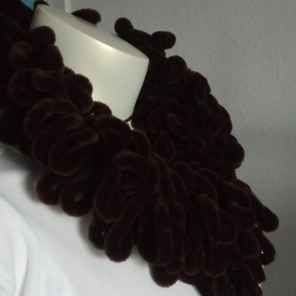 Brown Loop Scarf - Picture 4 of 8